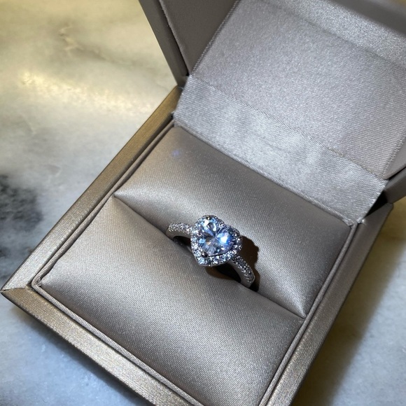 𝅺925 SS heart shaped ring size 7 - Picture 1 of 9